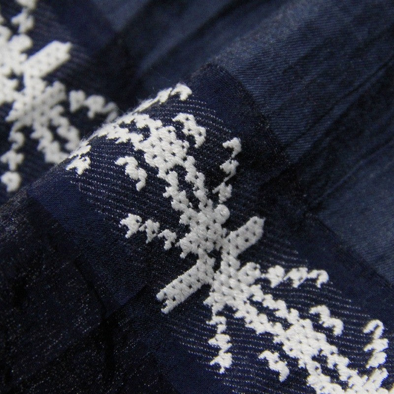 Sure! Here is an optimized title for your embroidered maxi dress product:
"Gorgeous Embroidered Maxi Dress with Intricate