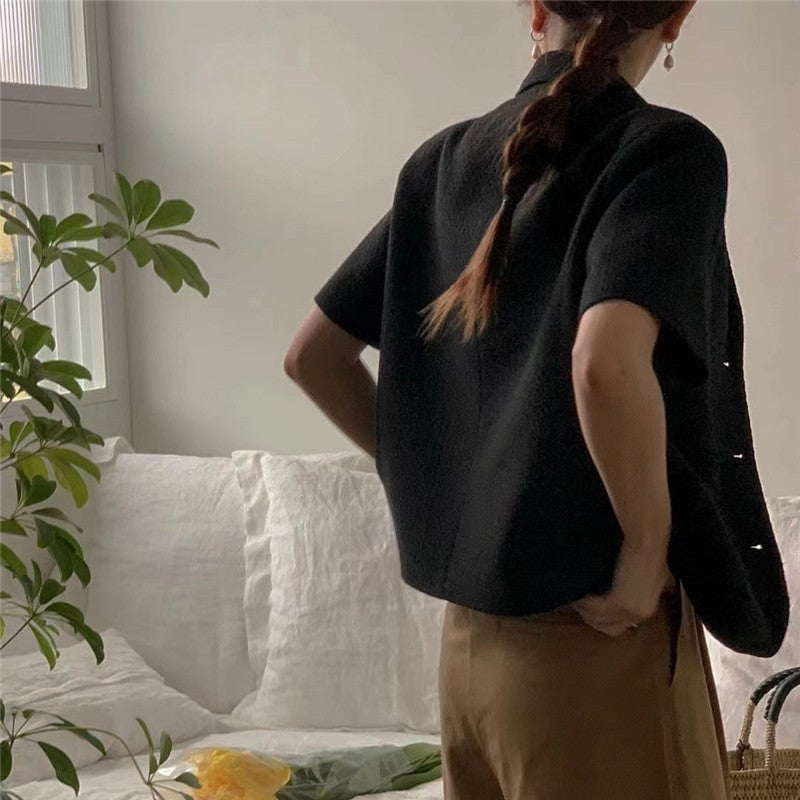 Relaxed-Fit Short Sleeve Jacket Featuring Solid Color Lapel