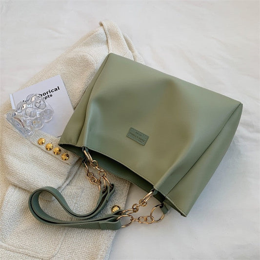 Single-Shoulder Tote Bag with Large Capacity and Versatile Design