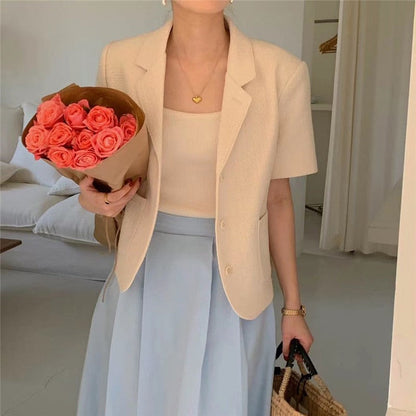 Relaxed-Fit Short Sleeve Jacket Featuring Solid Color Lapel