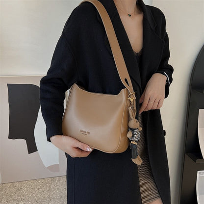 Chic Crossbody Bag with Hundred Shoulder Design