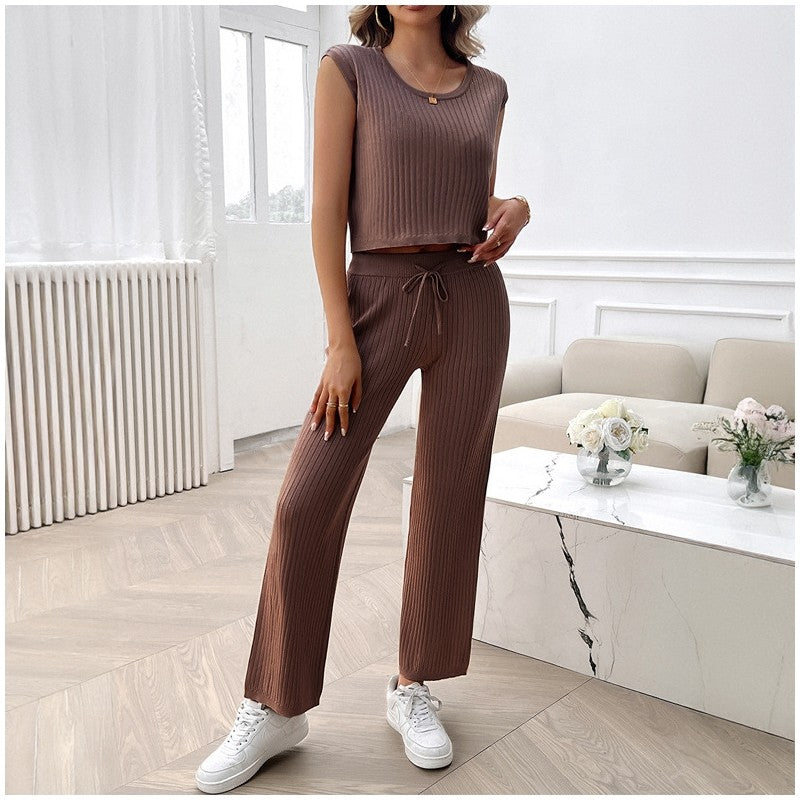 Chic Slim-Fit Monochrome Round Neck Sweater Ensemble