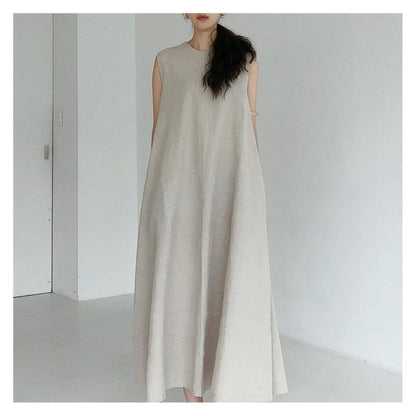 Solid Color Sleeveless Maxi Dress with a Flowy Silhouette