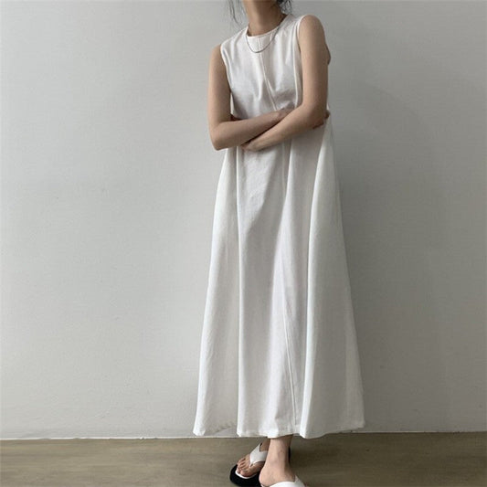 Solid Color Sleeveless Maxi Dress with a Flowy Silhouette