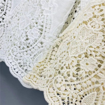 Lace-Trimmed Wide-Leg Cropped Pants in Solid Color