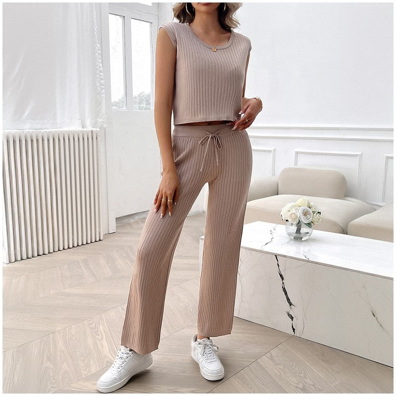 Chic Slim-Fit Monochrome Round Neck Sweater Ensemble