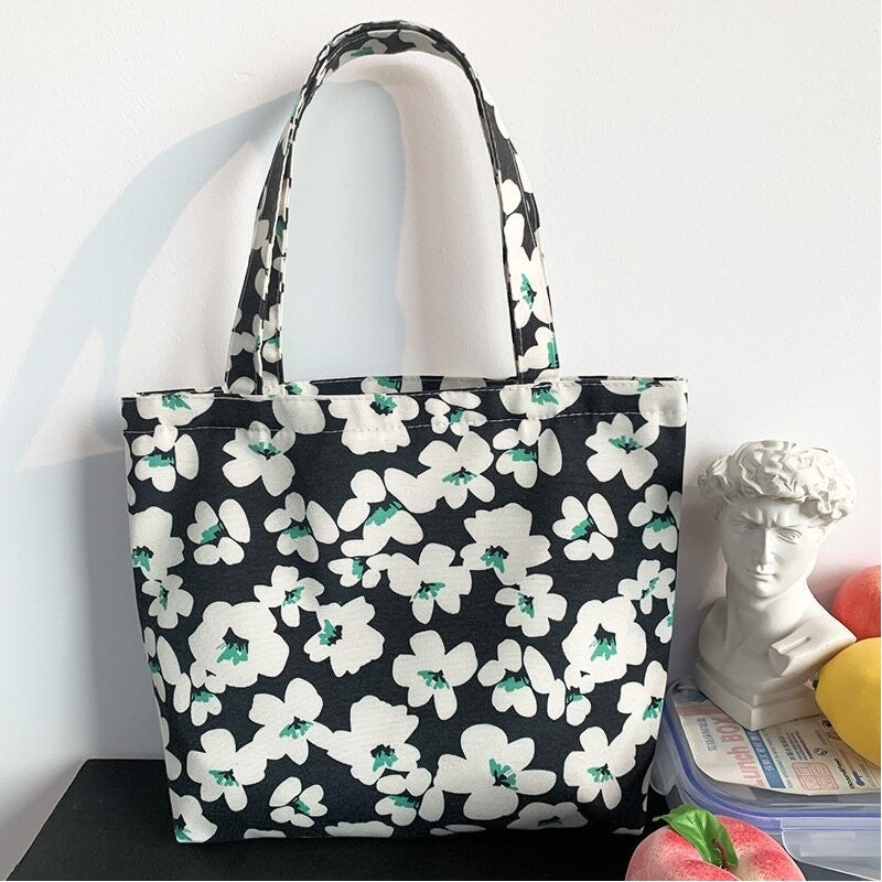 Fresh Floral Grid Cloth Tote: A Stylish and Artistic Accessory