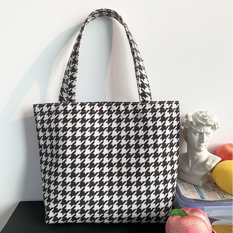 Fresh Floral Grid Cloth Tote: A Stylish and Artistic Accessory