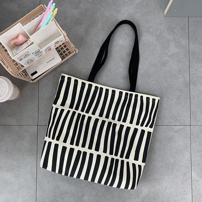 Literary Canvas Bag with Large Capacity and Single Shoulder Design
