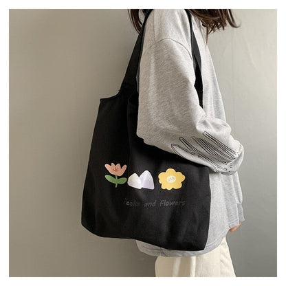 Stylish One-Shoulder Canvas Bag Featuring Vibrant Orange Fruit Print