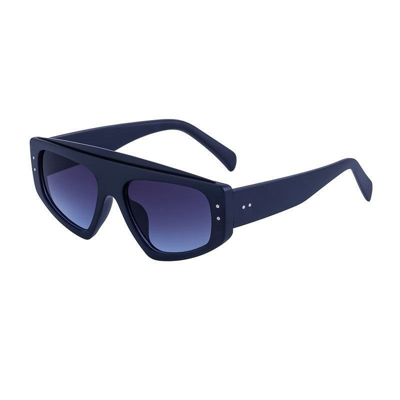 Fashionable Cat Eye Sunglasses In Large Lightweight Frame