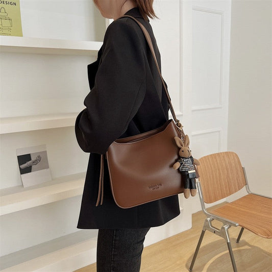 Chic Crossbody Bag with Hundred Shoulder Design