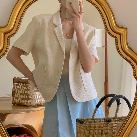 Relaxed-Fit Short Sleeve Jacket Featuring Solid Color Lapel