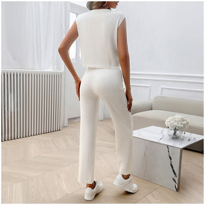 Chic Slim-Fit Monochrome Round Neck Sweater Ensemble