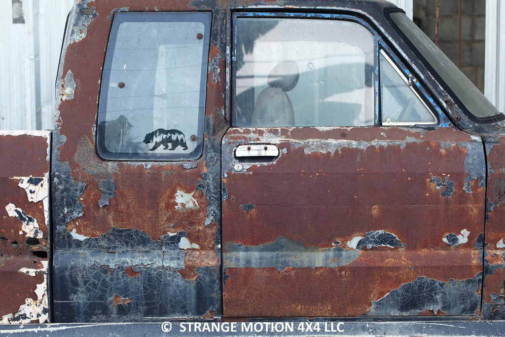 Mountain Bear Vinyl Decal | 31