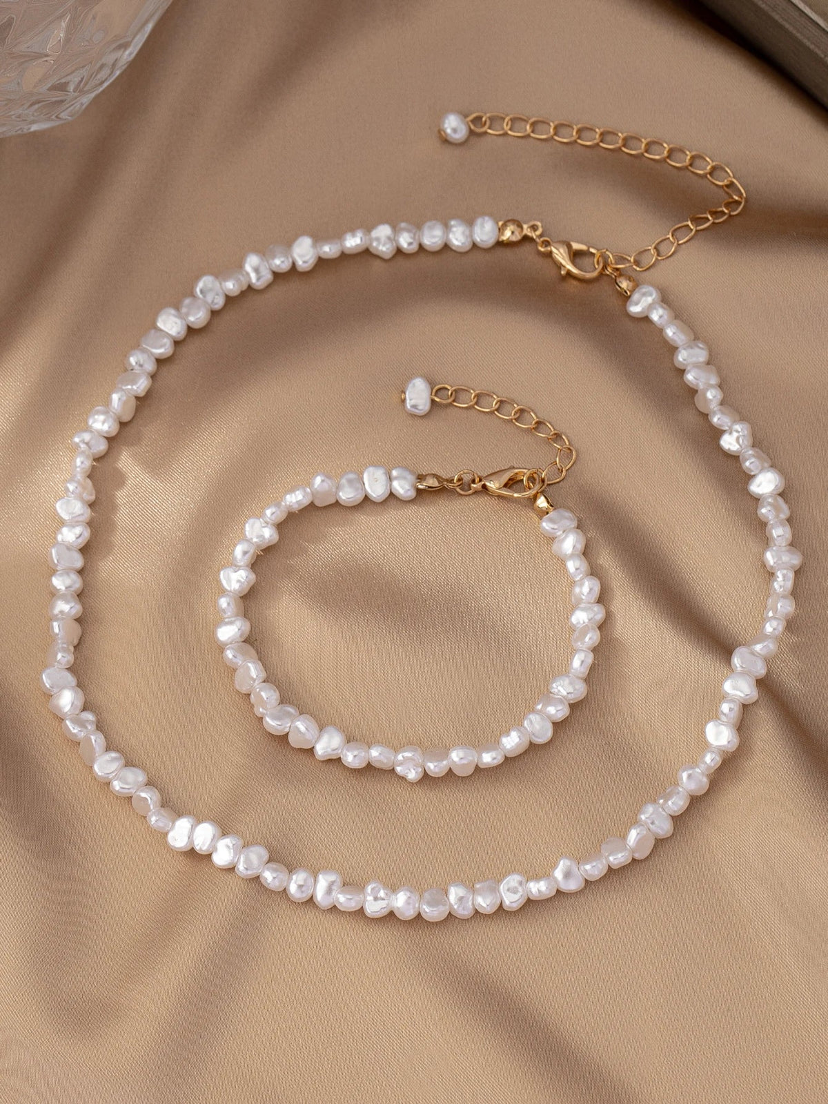 A Set of Irregular-Shaped Freshwater Pearl Necklaces, Versatile Layered Necklaces, High-End Luxury Clavicle Chains, Gifts for Festivals, Gifts for Best Friends, Gifts for Girlfriends