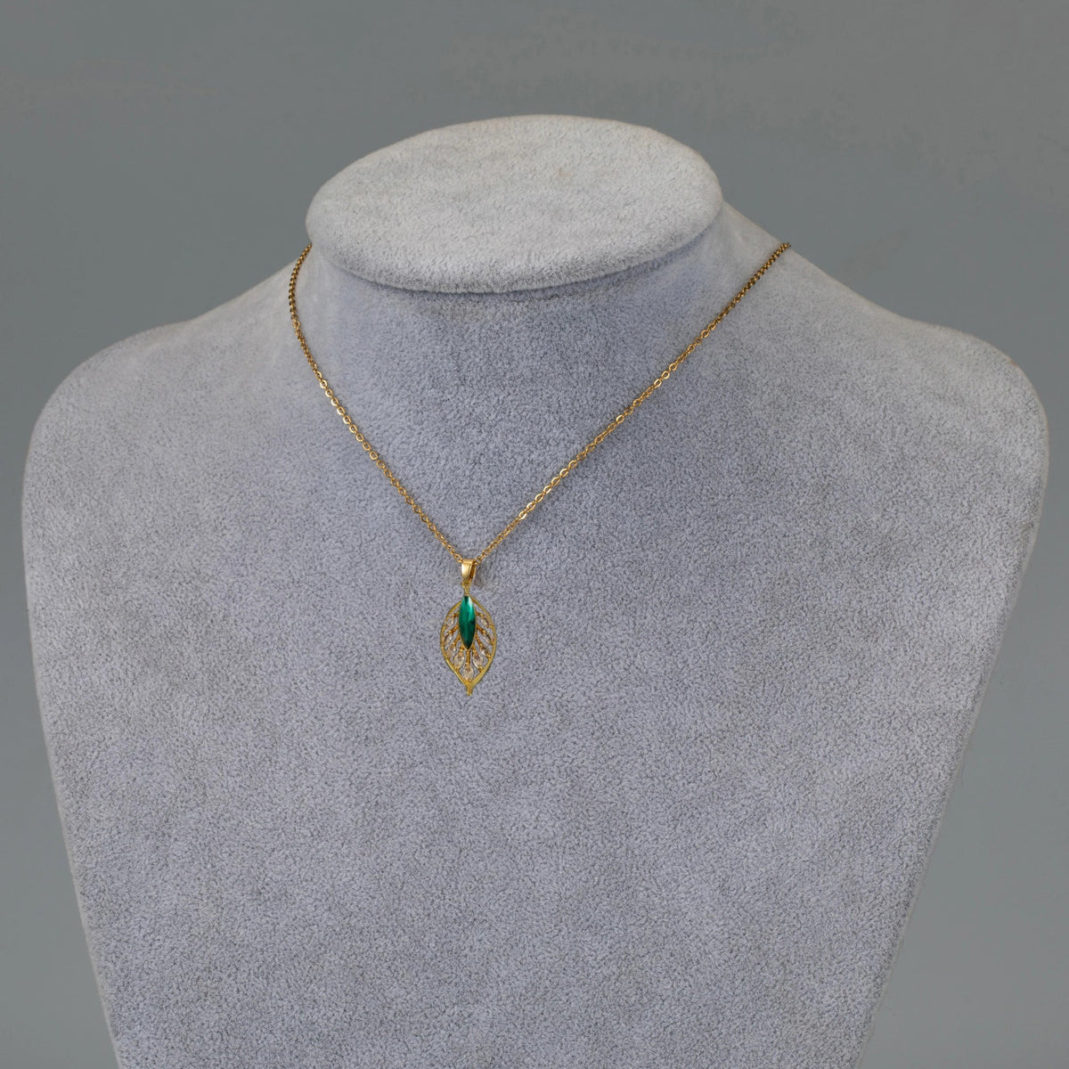 Simple Palm Leaf Necklace with Cubic Zirconia Pendant | Elegant Fashion Jewelry