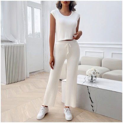 Chic Slim-Fit Monochrome Round Neck Sweater Ensemble