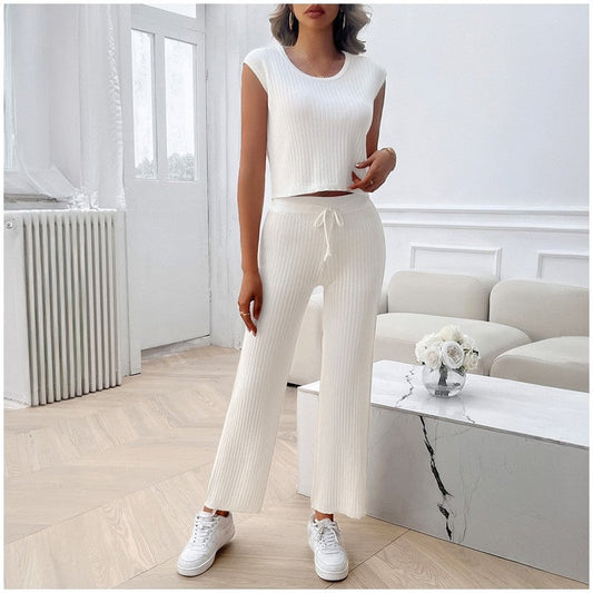 Chic Slim-Fit Monochrome Round Neck Sweater Ensemble