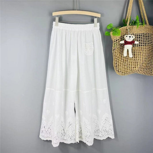 Lace-Trimmed Wide-Leg Cropped Pants in Solid Color