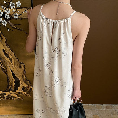 Sure! Here is an optimized title for your clothing product in English:

"Bamboo Fringed Hem Halterneck Maxi