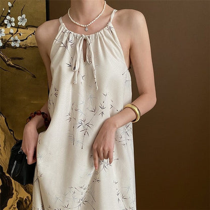 Sure! Here is an optimized title for your clothing product in English:

"Bamboo Fringed Hem Halterneck Maxi