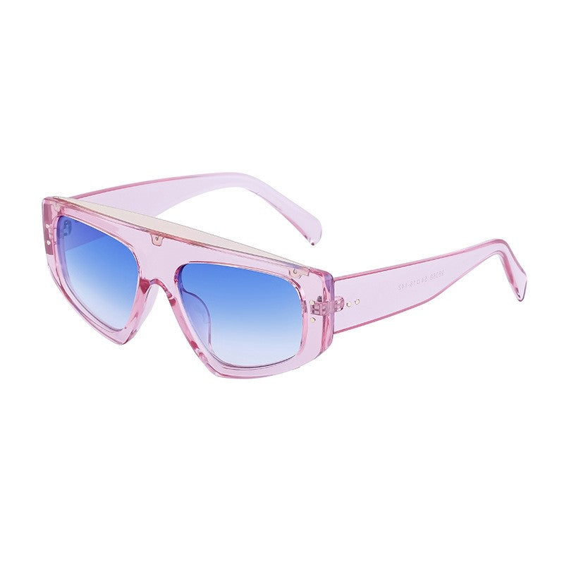 Fashionable Cat Eye Sunglasses In Large Lightweight Frame