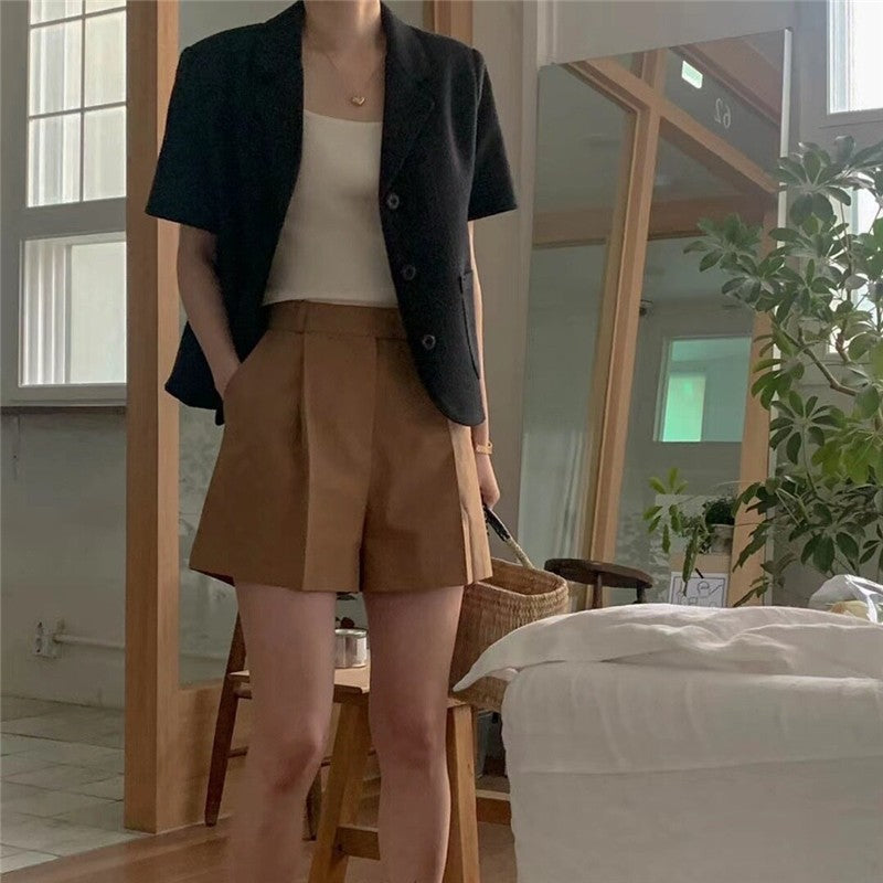 Relaxed-Fit Short Sleeve Jacket Featuring Solid Color Lapel