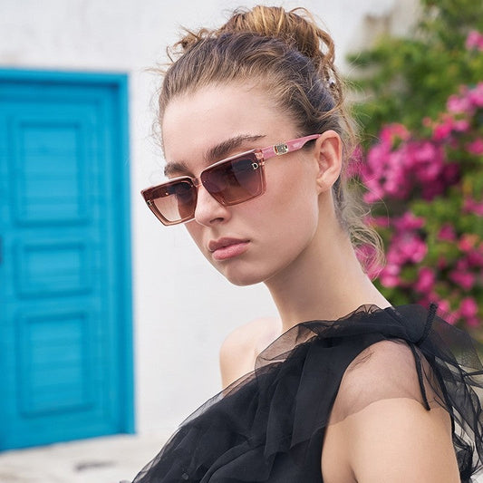 Fashionable Square Sunglasses For UV Protection For Women