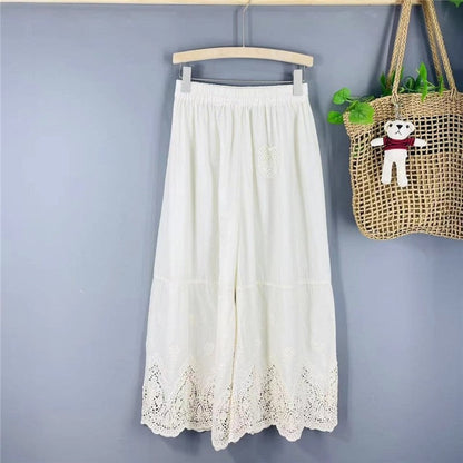 Lace-Trimmed Wide-Leg Cropped Pants in Solid Color