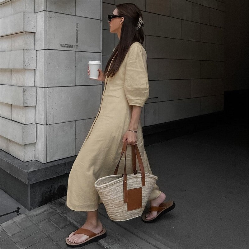 Sure! Here is an optimized title for your clothing product in English:

"Chic V-Neck Dress with Backless