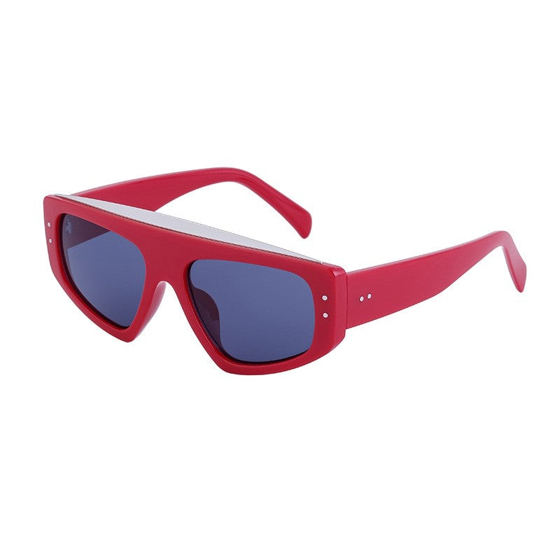 Fashionable Cat Eye Sunglasses In Large Lightweight Frame