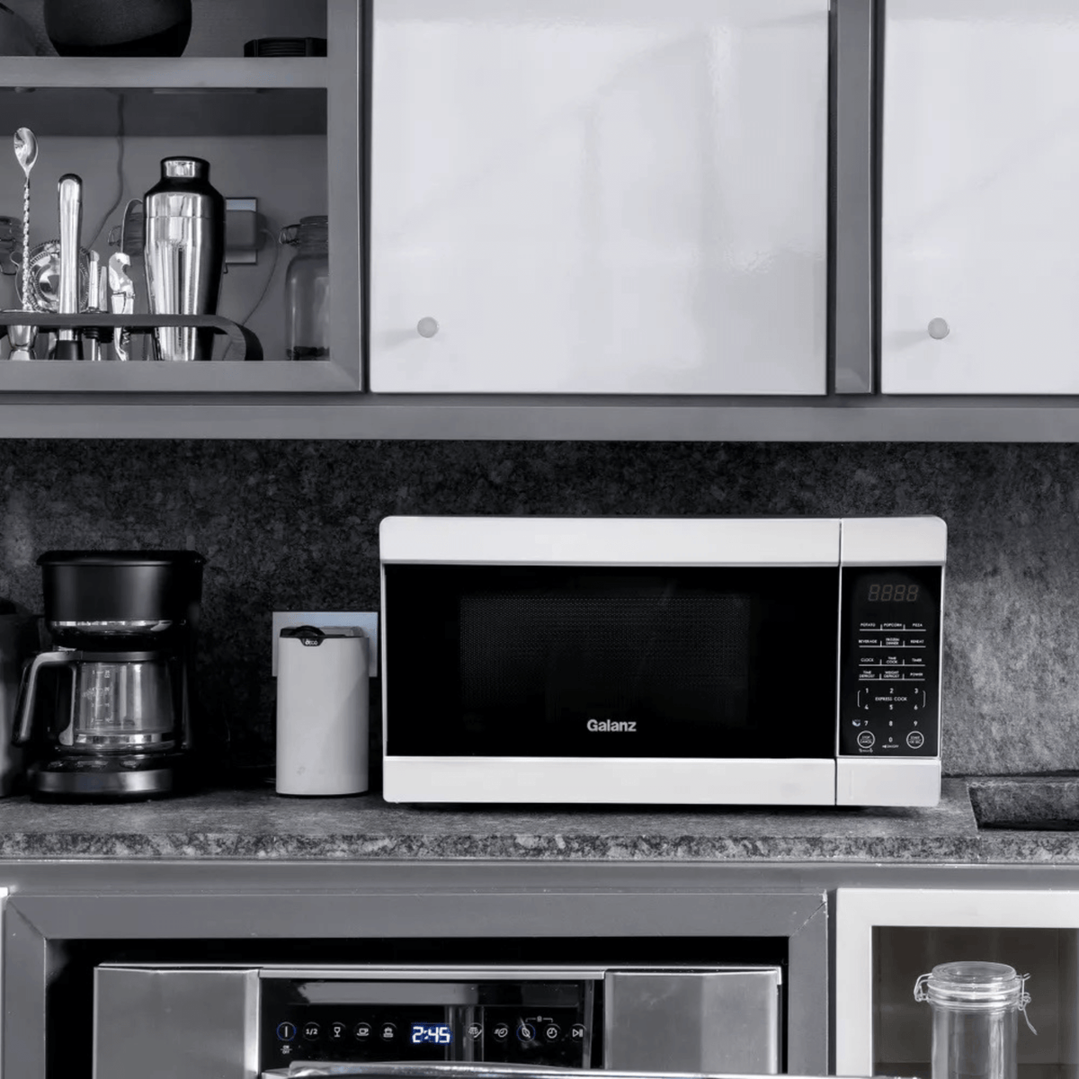 Galanz 1.1 cu ft 1000W Countertop Microwave Oven with One Touch Express Cooking